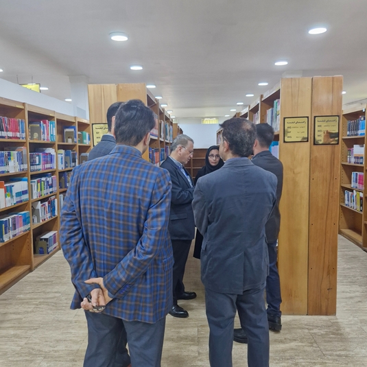 بازدید ارزیاب وزارتخانه از کتابخانه بیمارستان
